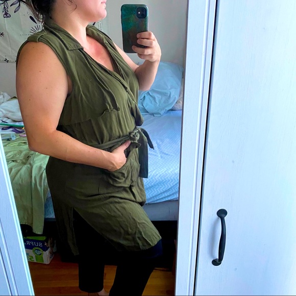 Kaki Vest 🍃 - Picture 2 of 3